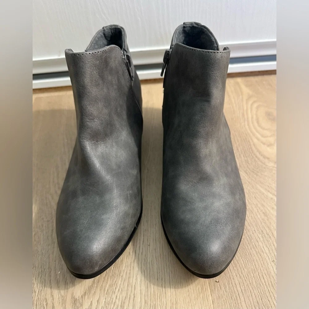 NWOT Esprit SZ 8 Gray Ankle Boots